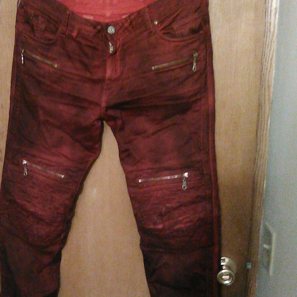 Robin's jeans in Racer fit, "dusty red" wash